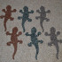 Gecko aus Marmorkiesel Naturgrau 40 cm lang (Kopf links)